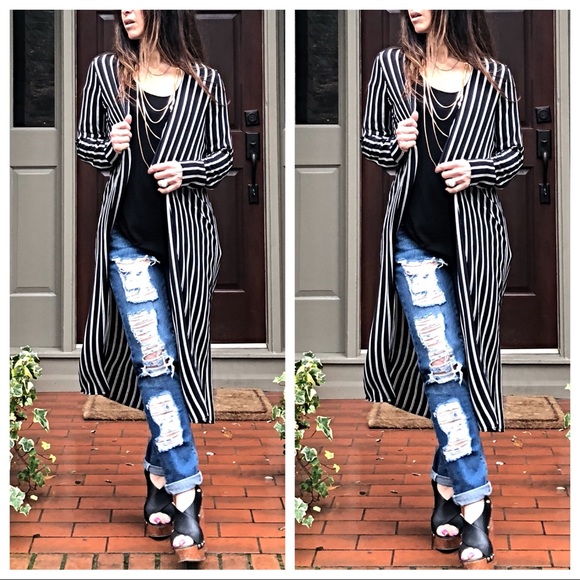 ✨LAST ONE✨long black and white Striped duster - Picture 2 of 6